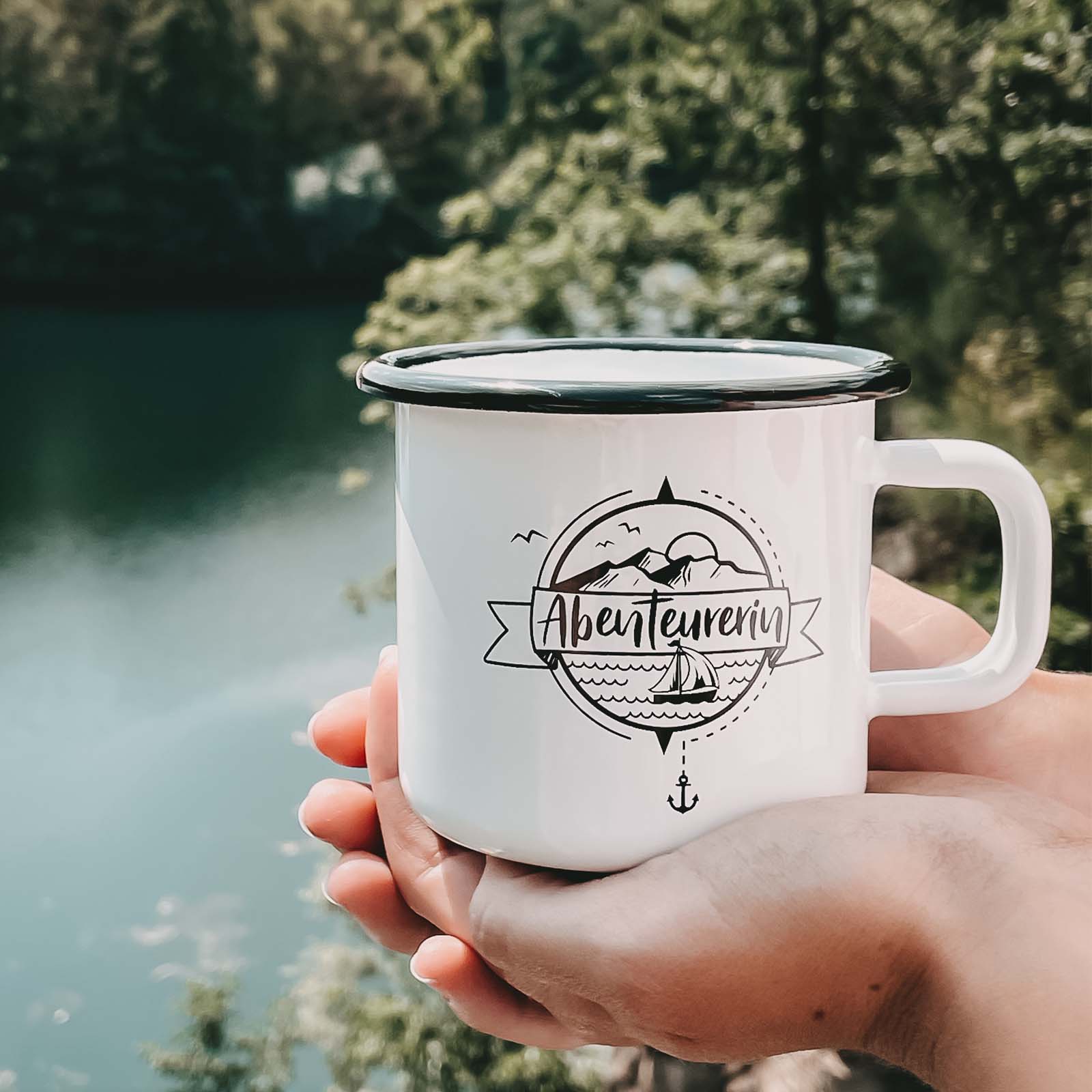 Emaille Tasse "Abenteurerin"