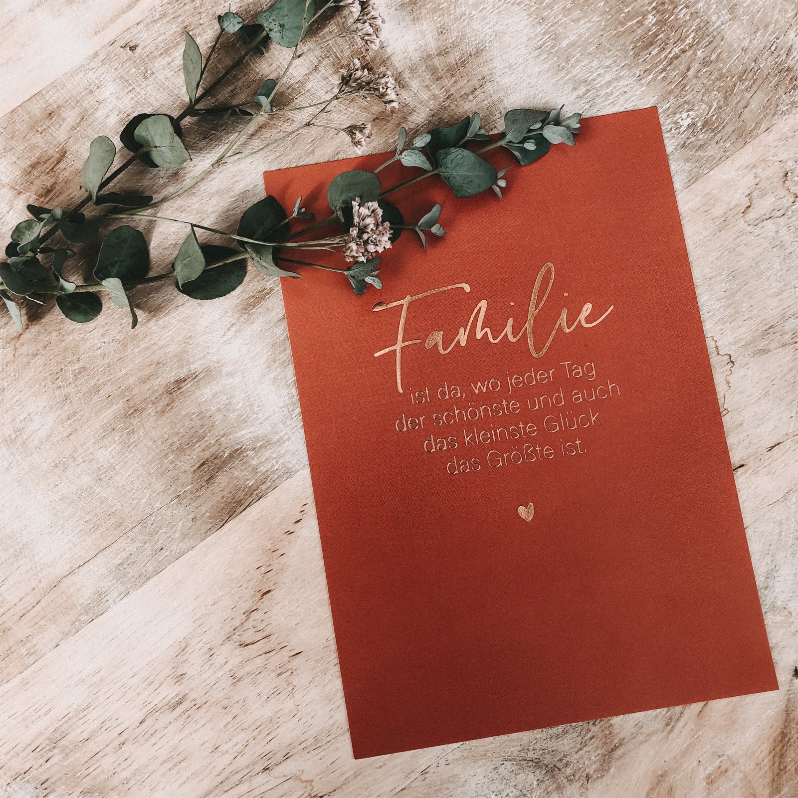 Postkarte "Familie ist da, wo jeder Tag der schönste und auch das kleinste Glück das Größte ist"